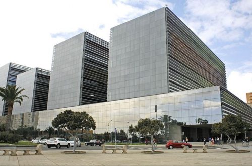 Archivada la causa contra la profesora acusada de delito de odio por usar fragmentos de “El cuento de la Criada”